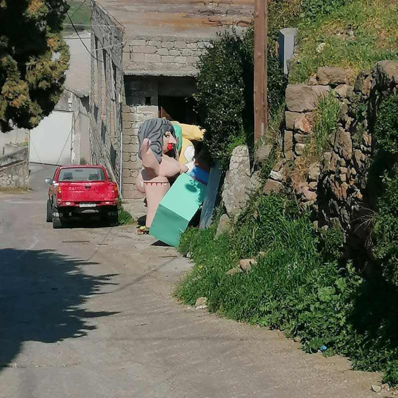 Wenn reale Menschen zu Fiktion in einem Krimi werden.