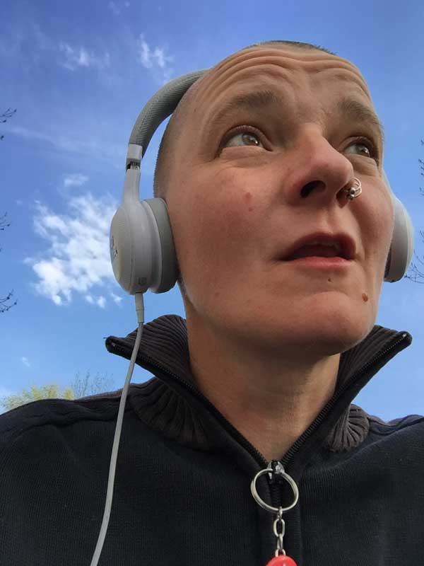 Joey Juschka für Interviews, Podcasts und Gespräche anfragen