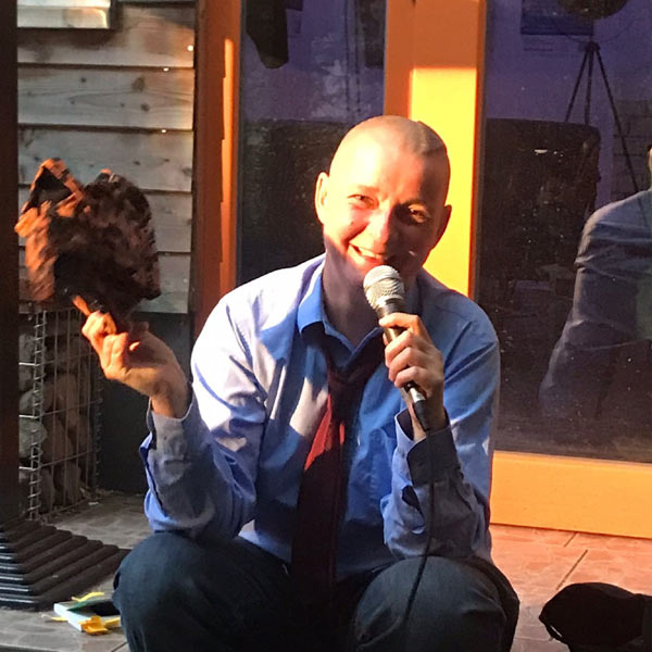 Autoren feiern: Lesungen müssen nicht langweilig sein